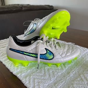 Nike Tiempo Legend V firm ground RARE NWOT